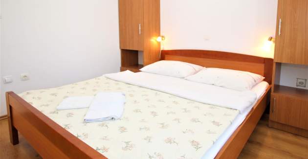 Apartment Lucijana Nr. 4 – mit Balkon, 150 m vom Strand entfernt