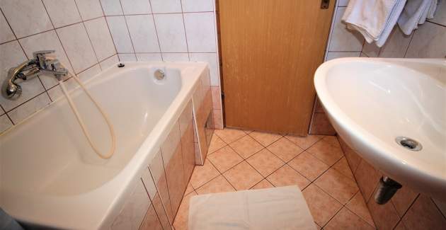 Appartamento Lucijana n. 8 – con balcone, a 150 m dalla spiaggiah