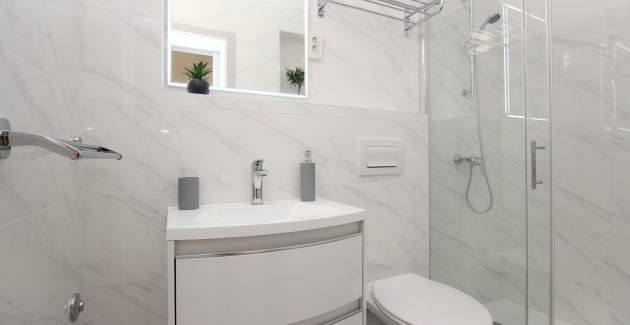 Ferienwohnung Petrica Nr. 2 – mit Balkon – im ruhigen Dorf Jurandvor bei Baška gelegen.