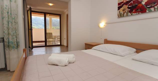 Ferienwohnung Petrica Nr. 2 – mit Balkon – im ruhigen Dorf Jurandvor bei Baška gelegen.