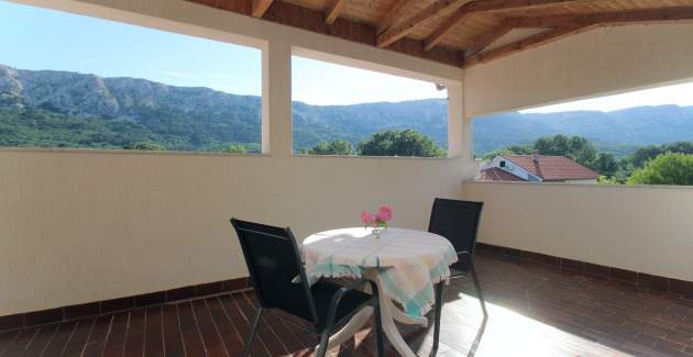 Ferienwohnung Petrica Nr. 2 – mit Balkon – im ruhigen Dorf Jurandvor bei Baška gelegen.