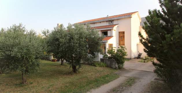 Ferienwohnung Petrica Nr. 2 – mit Balkon – im ruhigen Dorf Jurandvor bei Baška gelegen.