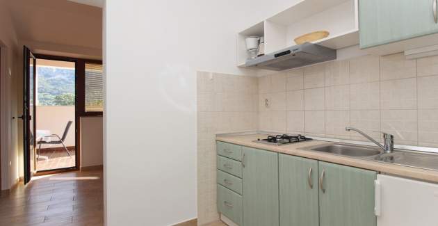 Ferienwohnung Petrica Nr. 2 – mit Balkon – im ruhigen Dorf Jurandvor bei Baška gelegen.