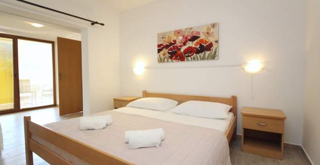 Ferienwohnung Petrica Nr. 2 – mit Balkon – im ruhigen Dorf Jurandvor bei Baška gelegen.