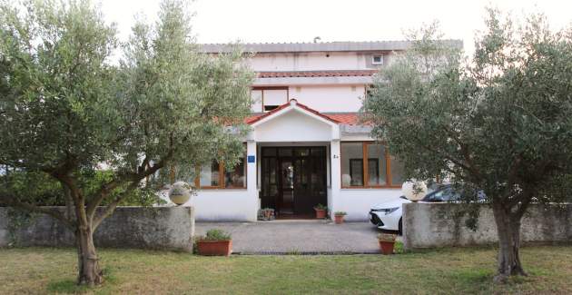 Ferienwohnung Petrica Nr. 2 – mit Balkon – im ruhigen Dorf Jurandvor bei Baška gelegen.