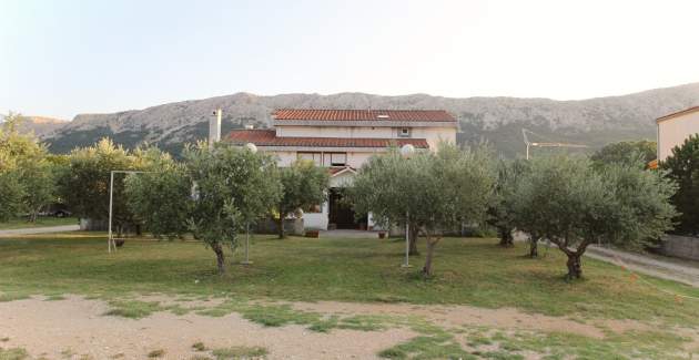 Ferienwohnung Petrica Nr. 2 – mit Balkon – im ruhigen Dorf Jurandvor bei Baška gelegen.