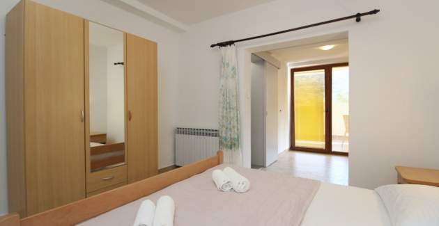 Ferienwohnung Petrica Nr. 2 – mit Balkon – im ruhigen Dorf Jurandvor bei Baška gelegen.