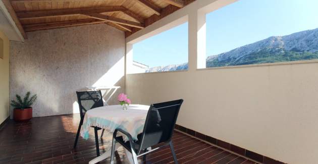 Ferienwohnung Petrica Nr. 2 – mit Balkon – im ruhigen Dorf Jurandvor bei Baška gelegen.