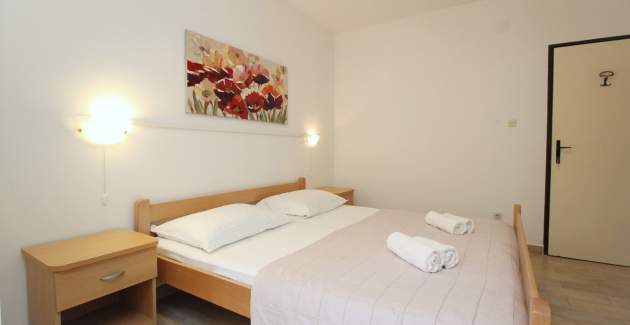 Ferienwohnung Petrica Nr. 2 – mit Balkon – im ruhigen Dorf Jurandvor bei Baška gelegen.