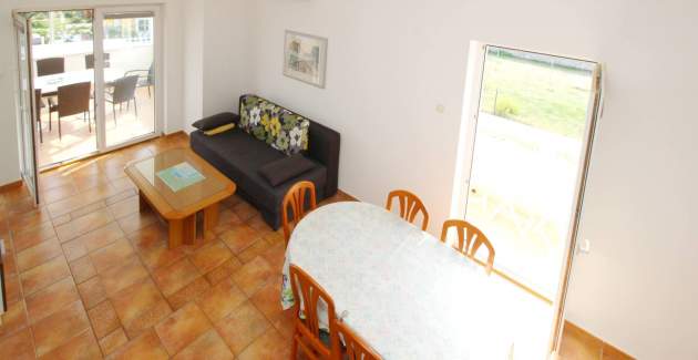 Apartment Pintar Beach - with Sea View, near the Beach