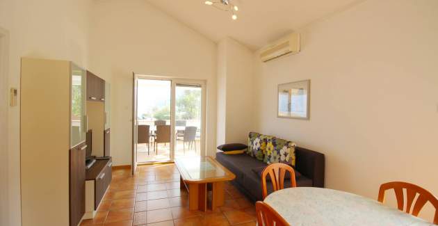 Apartment Pintar Beach - with Sea View, near the Beach