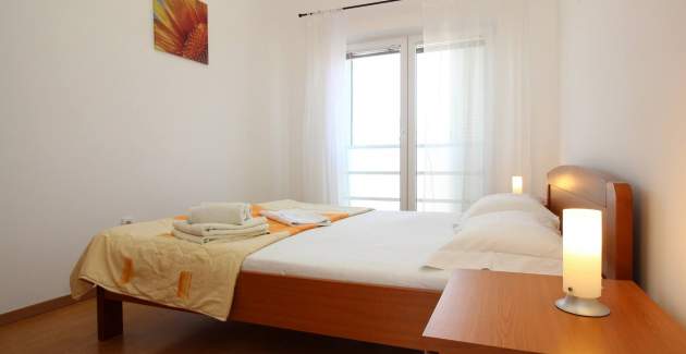 Apartment Pintar Beach - with Sea View, near the Beach