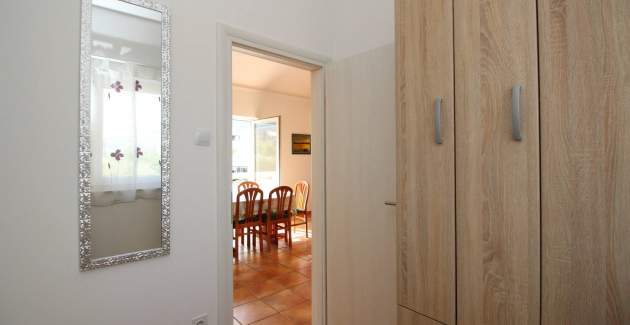 Apartment Pintar Beach - with Sea View, near the Beach