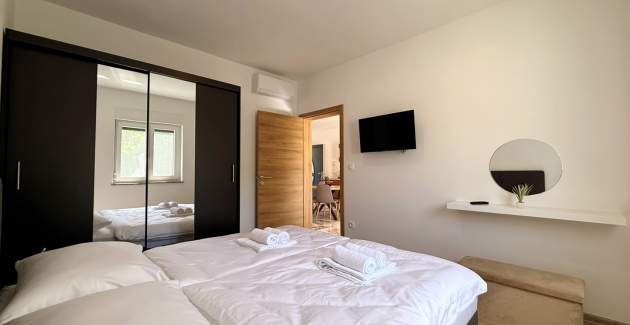 Apartment Lavanda Verde 2 — with Pool
