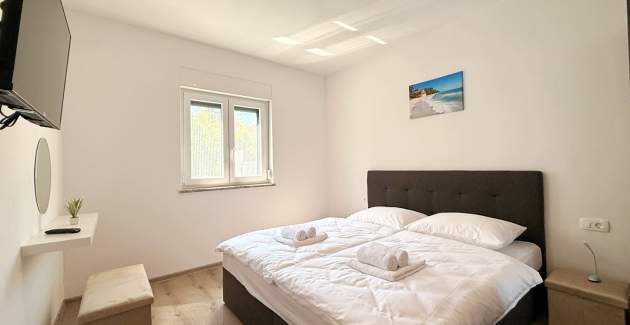 Apartment Lavanda Verde 2 — with Pool