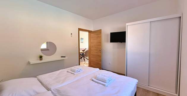 Apartment Lavanda Verde 2 — with Pool