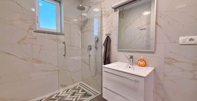 Apartment Lavanda Verde 2 — with Pool