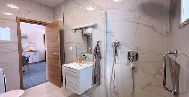 Apartment Lavanda Verde 3 — with Pool