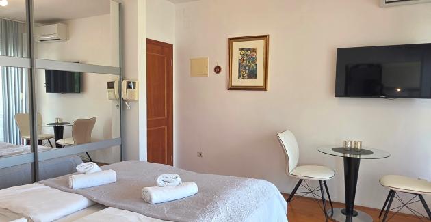 Studio Apartment No. 4 Heaven – adults only