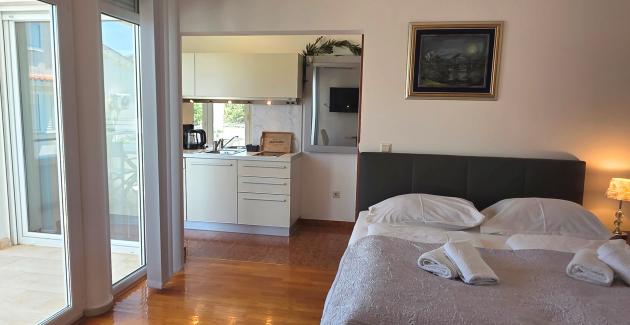 Studio Apartment No. 4 Heaven – adults only
