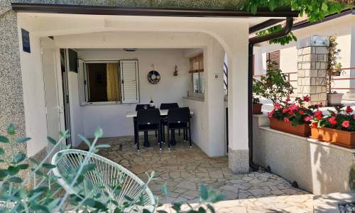 Apartment Beakovic – 40 m from the Sea