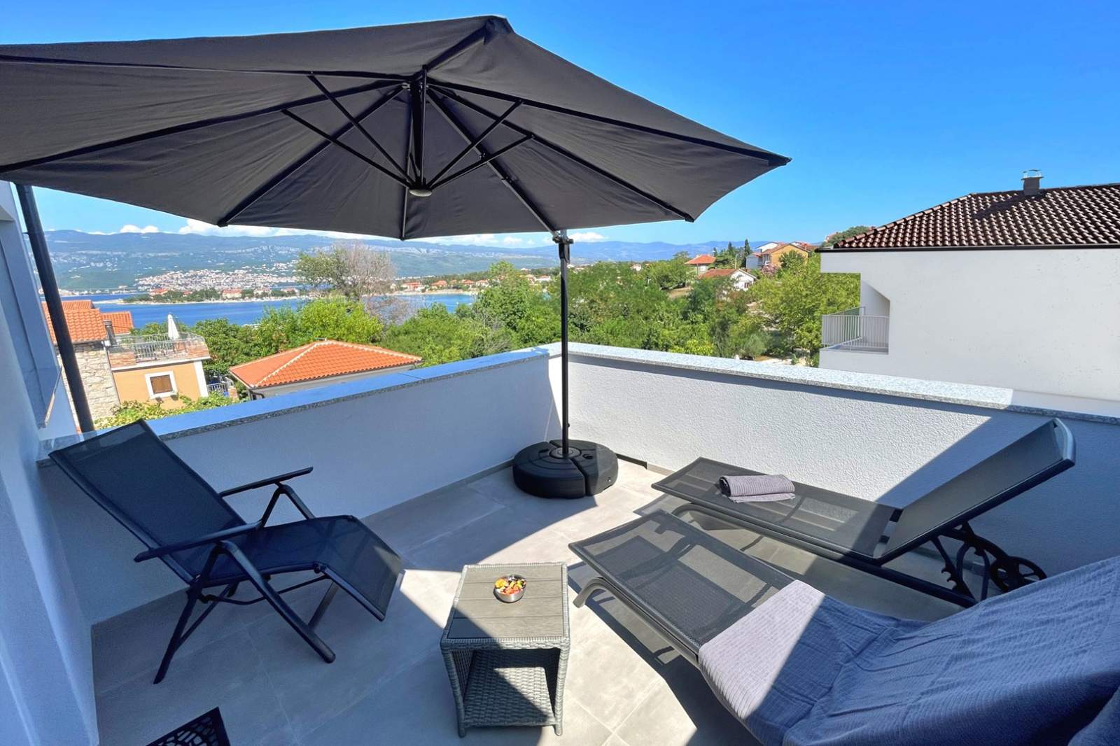 Luxury Apartment Bonum 1 – Sea View & Balcony