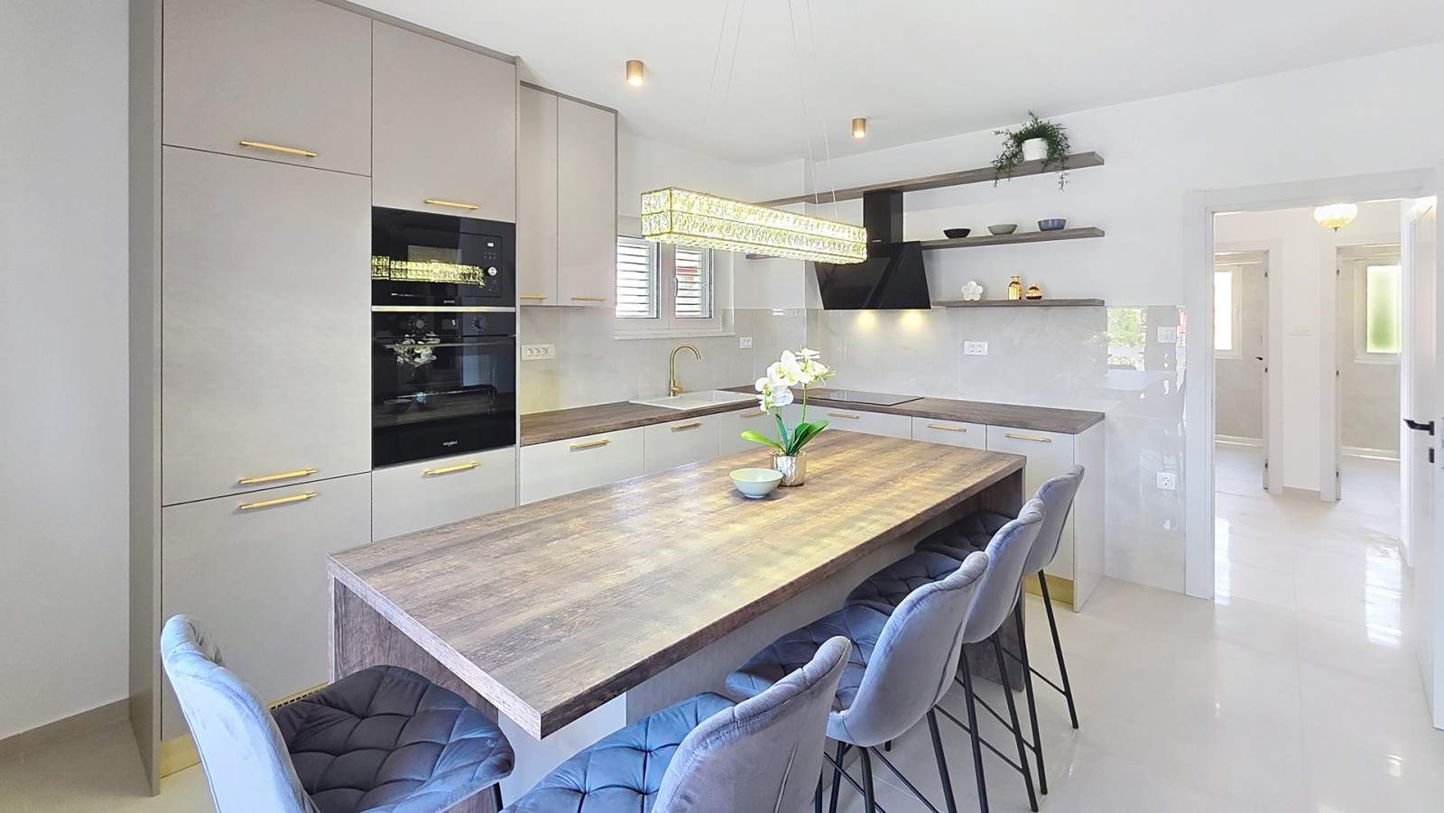Modernes Apartment Gabrijela für 4 Personen – mit Balkon, 450 m vom Strand entfernt